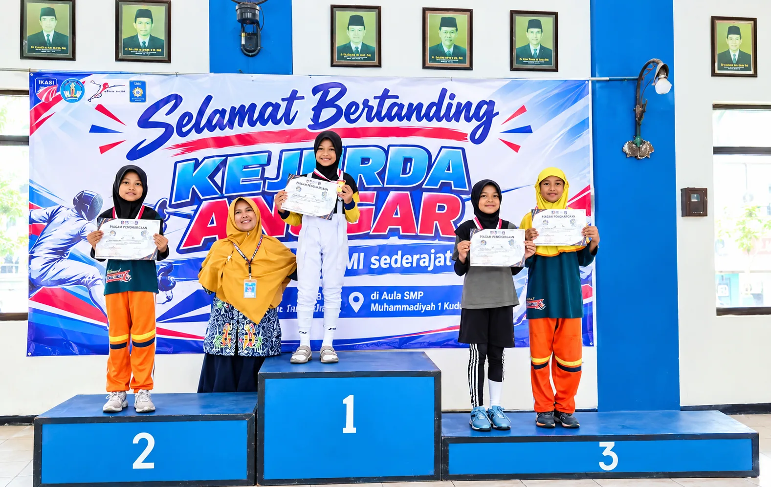 Bukan Cuma Satu Nomor, MI Muhammadiyah 2 Kudus Borong 10 Medali di Kejurda Anggar Pelajar SD/MI