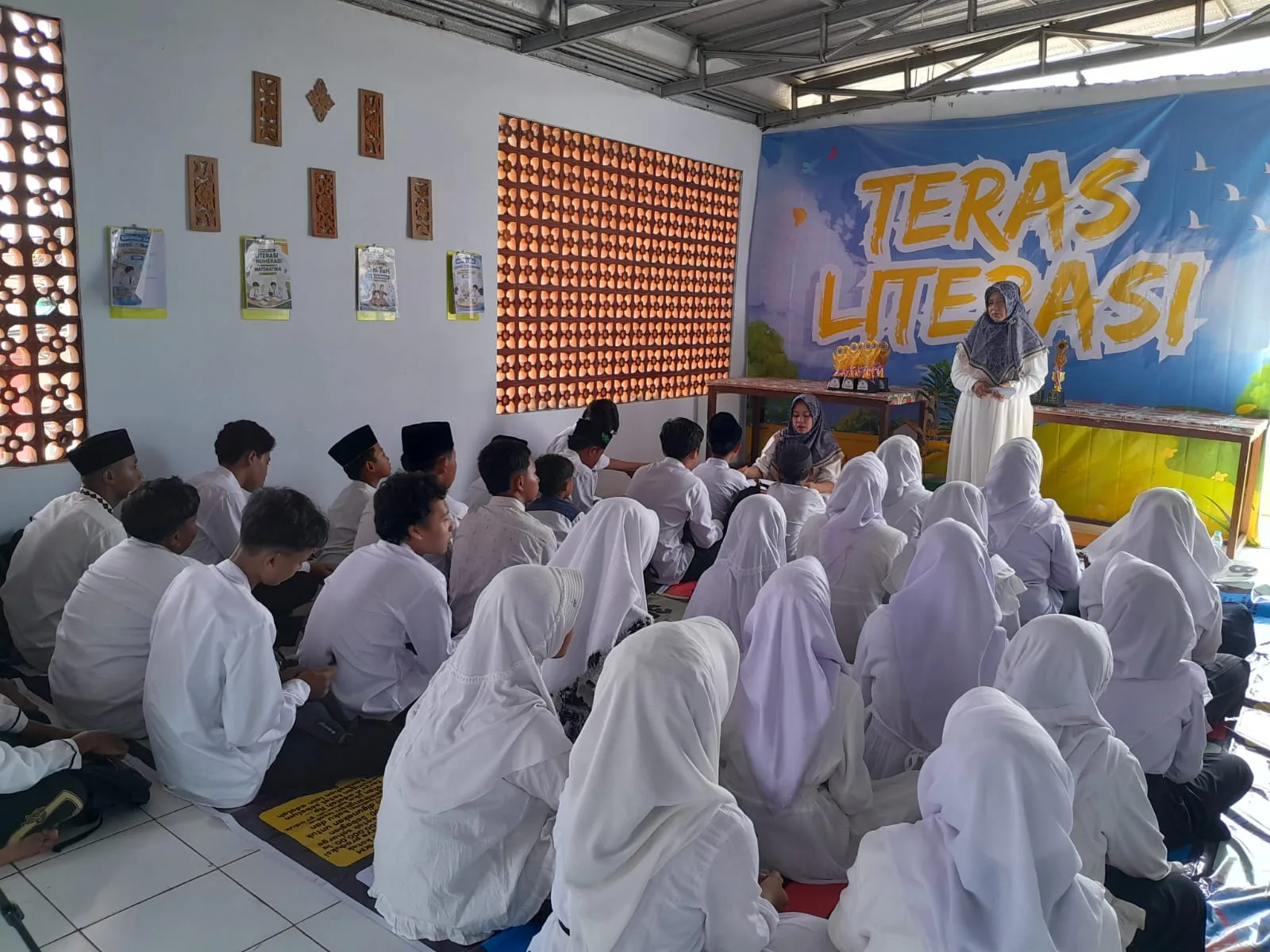 Semarak Hari Santri Nasional 2026 di SMP Muhammadiyah Keling: Piala Kecil, Semangat Berprestasi yang Besar