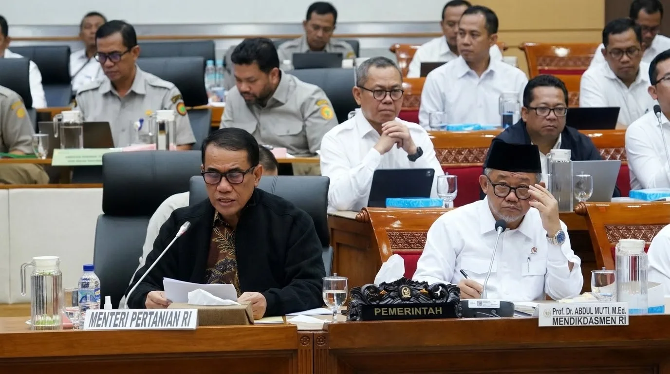 Survei Arawicaksa: Abdul Mu’ti dan Amran Sulaiman Jadi Menteri Berkinerja Terbaik