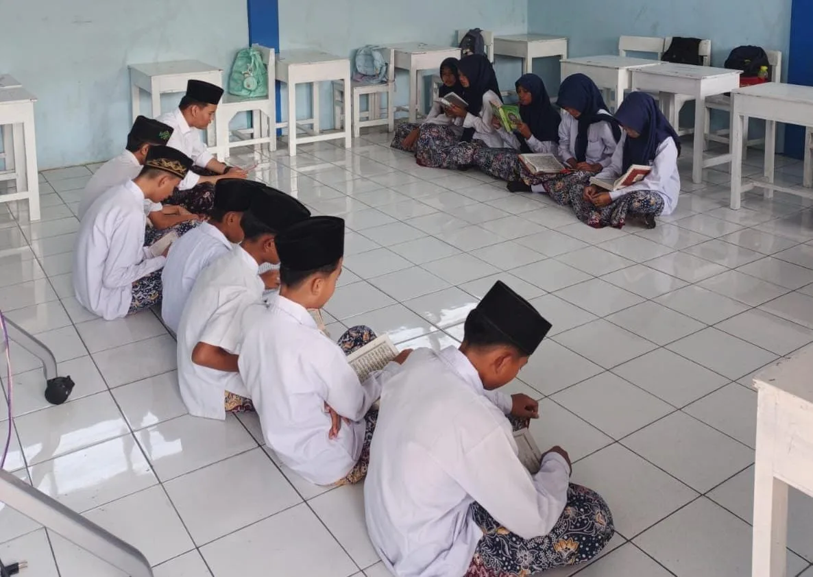 Bukan Hanya Saat Hari Santri, Mengapa SMP Islam Pamotan Istiqomah Laksanakan Ini Setiap Hari?