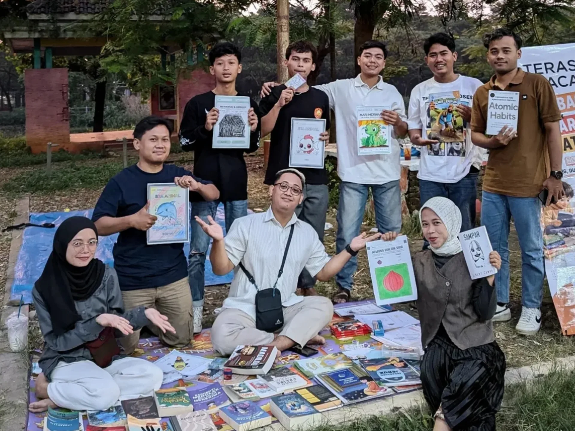 Berawal dari Keresahan Gadget, Mahasiswa UIN Kudus Ini Nekat Sulap Area GBK Jepara Jadi 'Lautan Buku'!