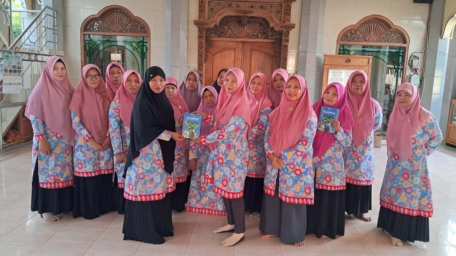 Ranting Aisyiyah  Tahunan Jepara  Dapat Pembagian  Bantuan Buku Saku Hemat Energi.