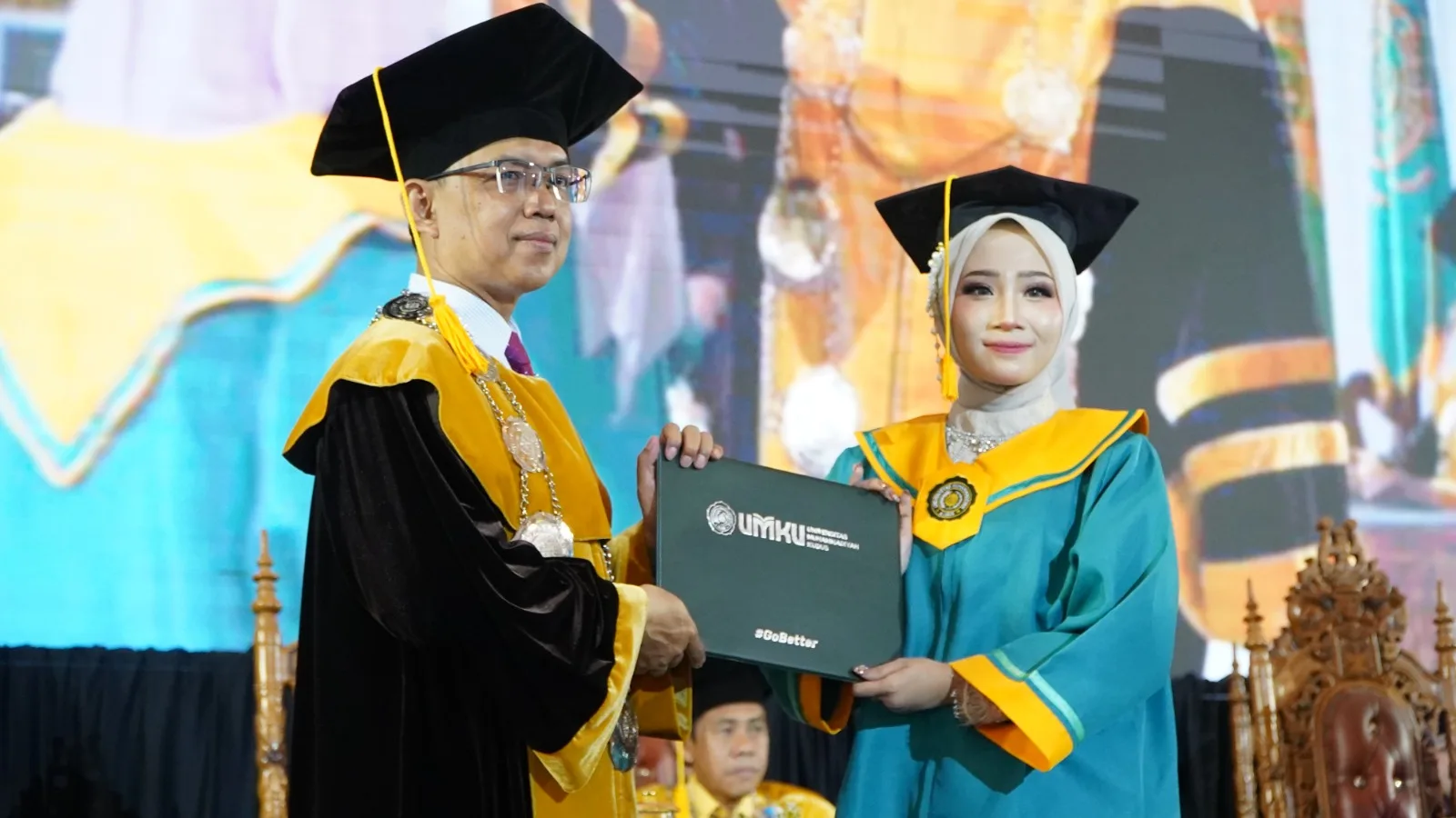 Sukses Digelar! Wisuda ke-32 UMKU Kukuhkan 19 Lulusan Terbaik Berprestasi Gemilang